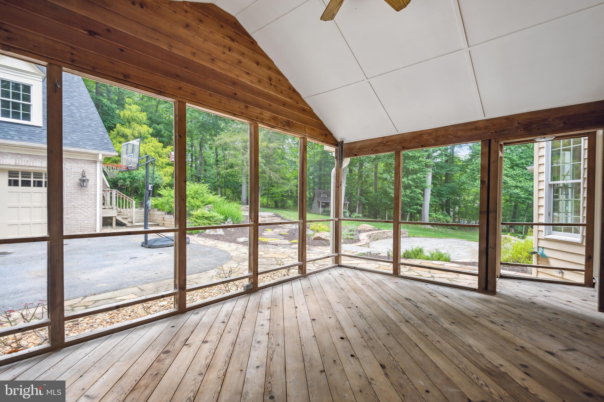 TRIADELPHIA WOODS - Residential