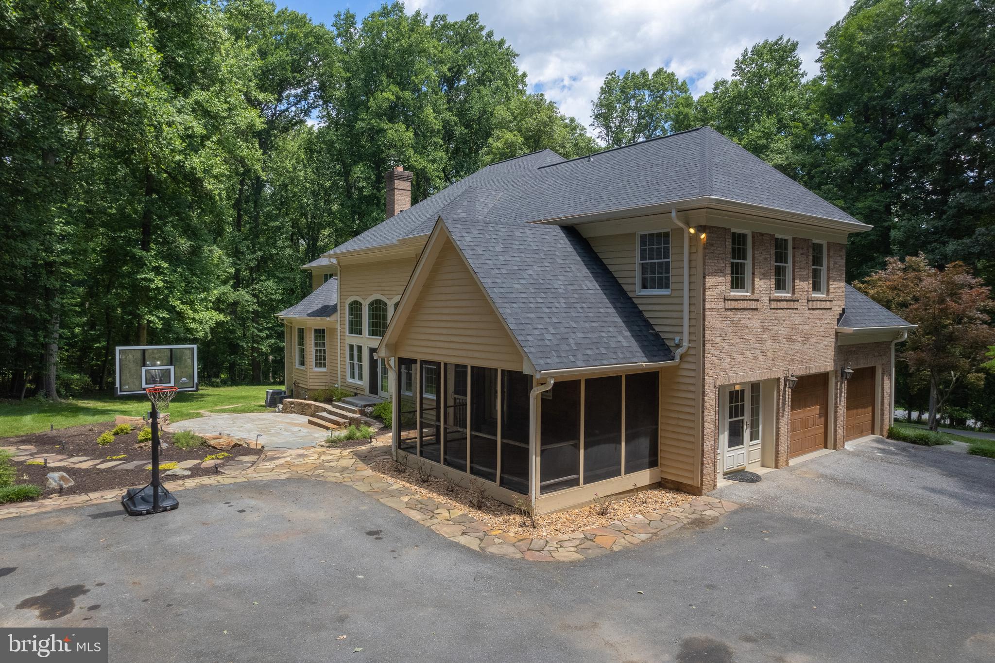 TRIADELPHIA WOODS - Residential