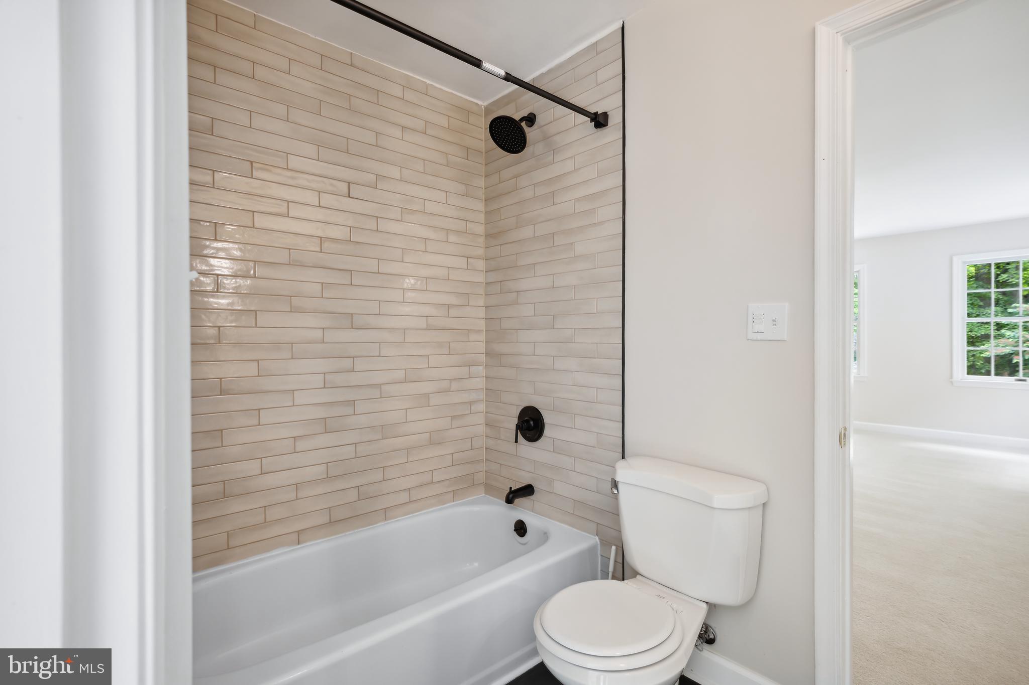 TRIADELPHIA WOODS - Residential