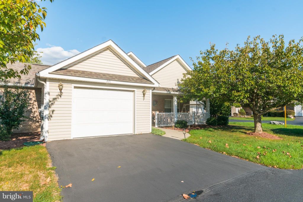 Photo of 221 Crestwood Lane, WINCHESTER, VA 22602 (MLS # VAFV2037270)