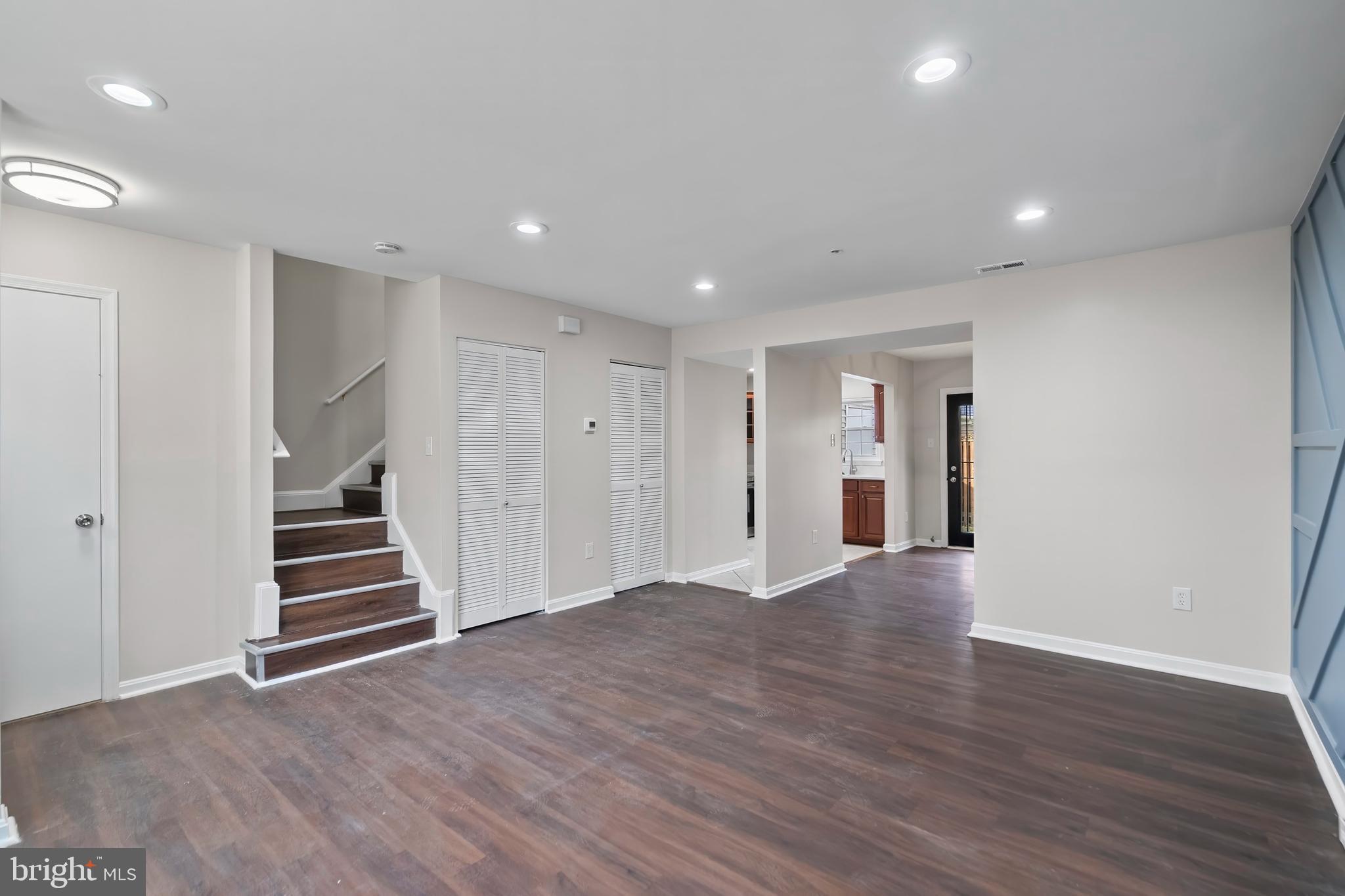 LONDON WOODS - Residential