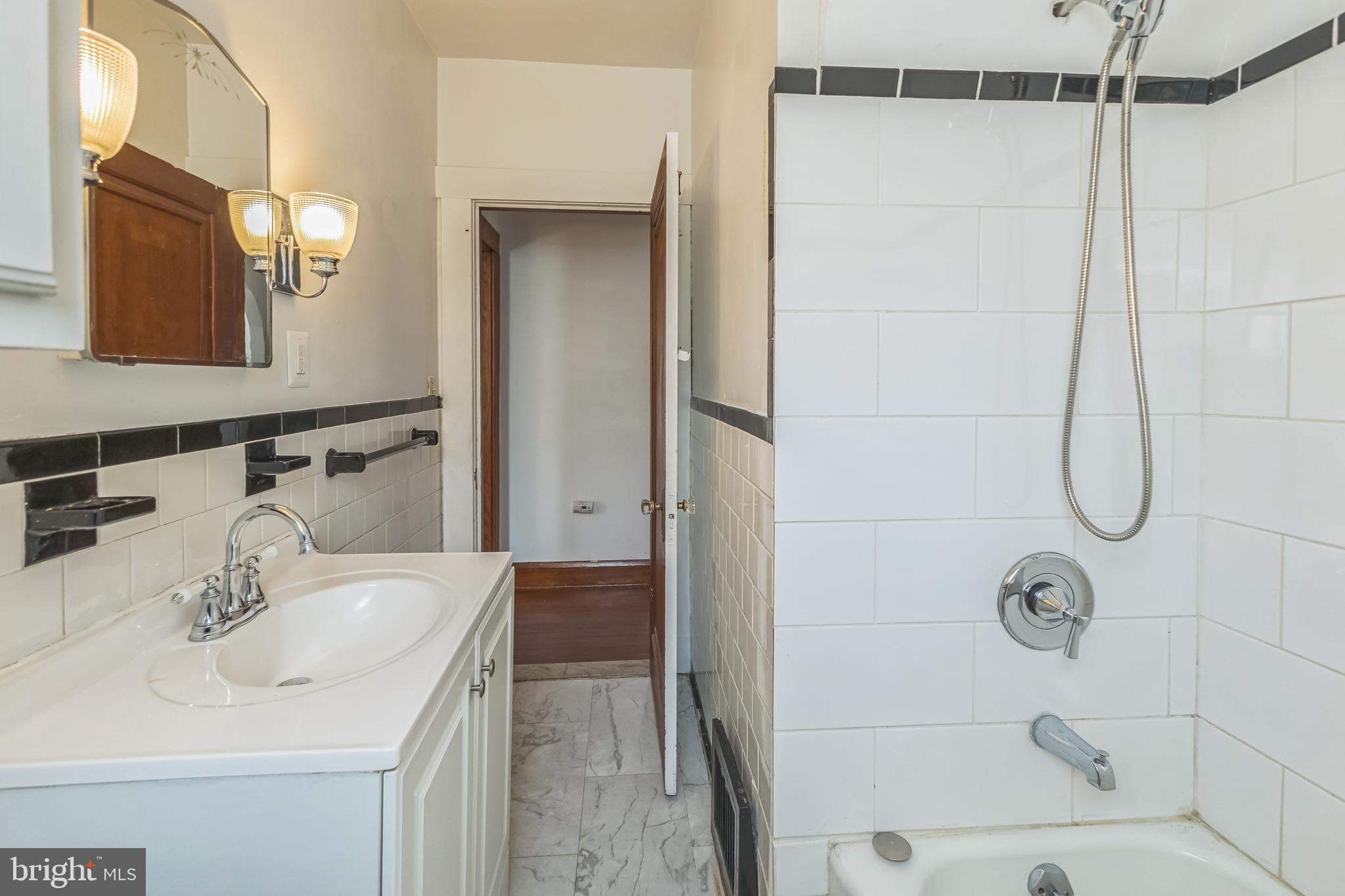 BOWLEYS QUARTERS - Residential