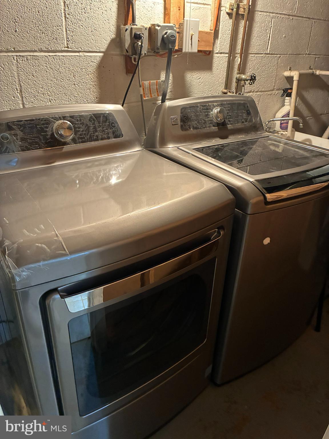 WOOD MANOR - Residential