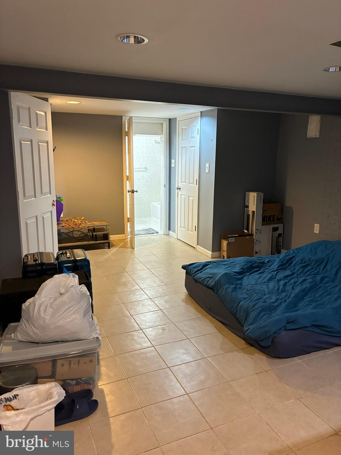 WOOD MANOR - Residential