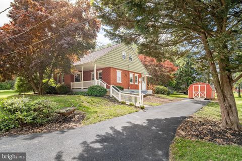 Photo of 106 Donnelly Drive, WILLOW STREET, PA 17584 (MLS # PALA2070140)
