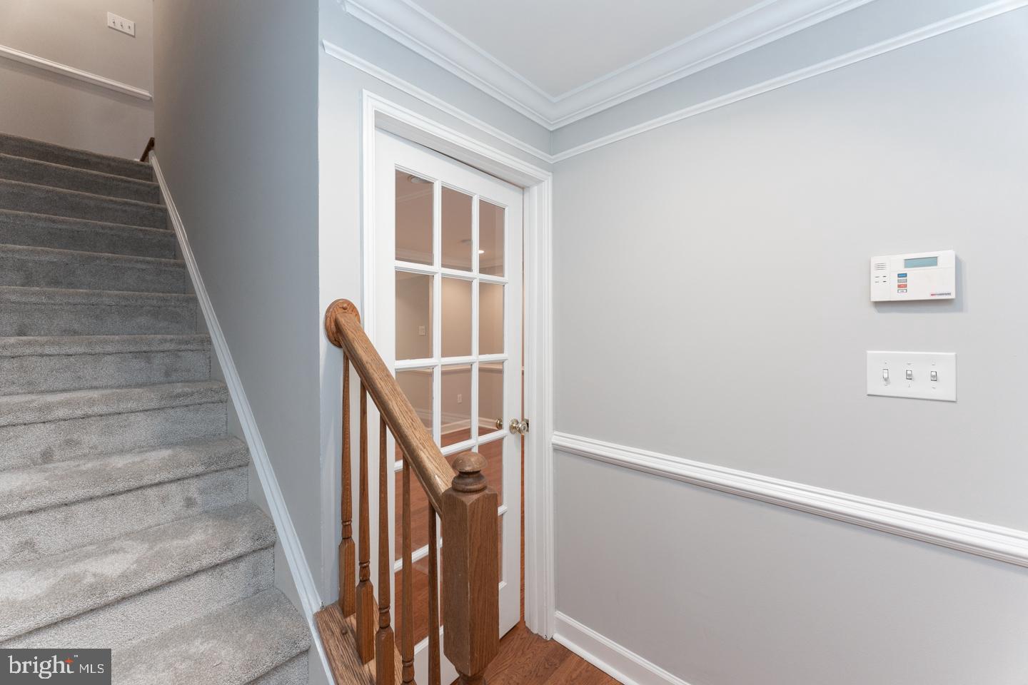 DICKENS SQ - Residential