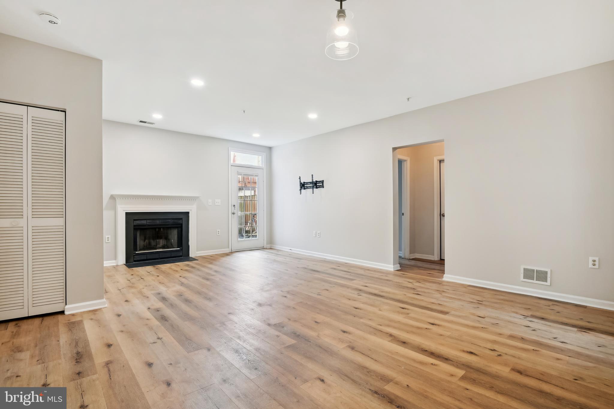 STONEHAVEN MEWS - Residential Lease