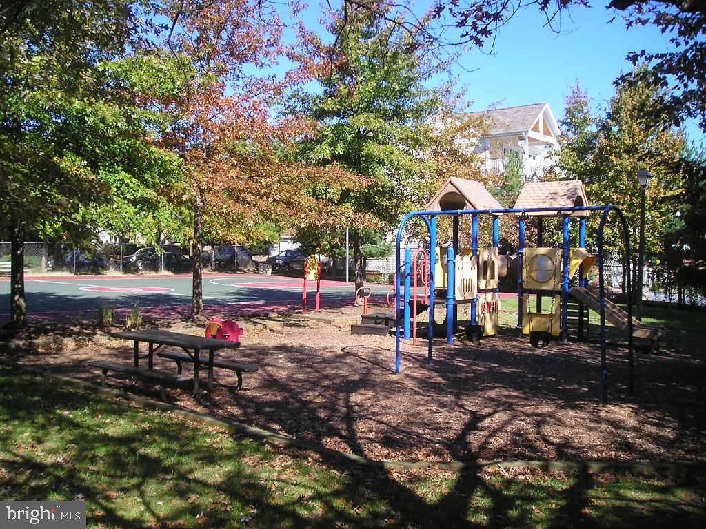 EASTPORT - Residential Lease