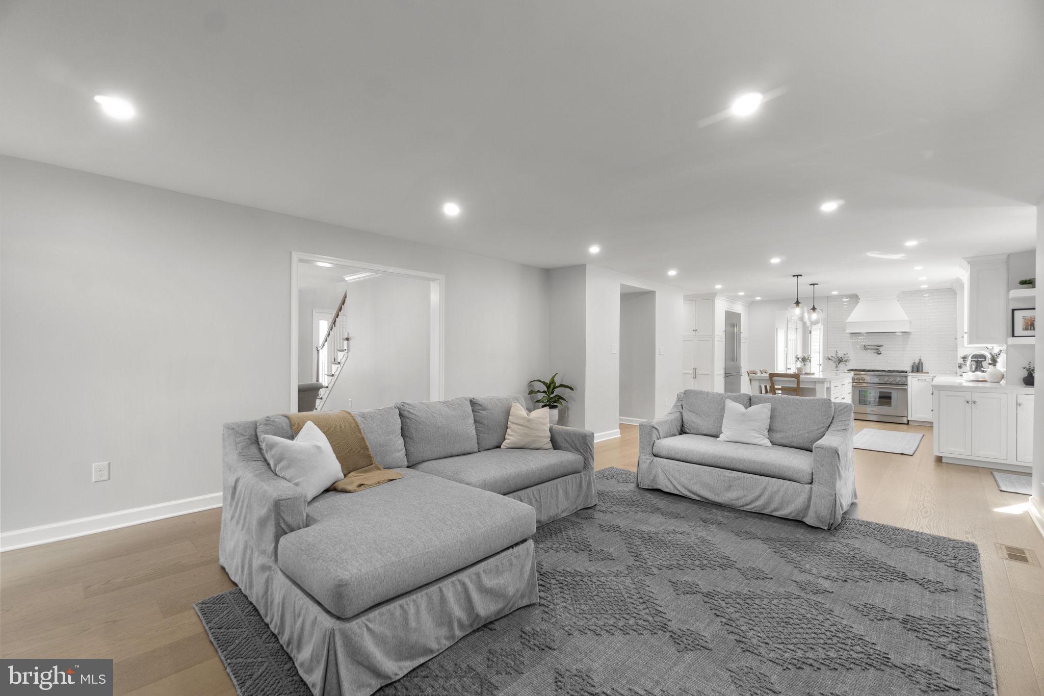 BURLEIGH MANOR - Residential