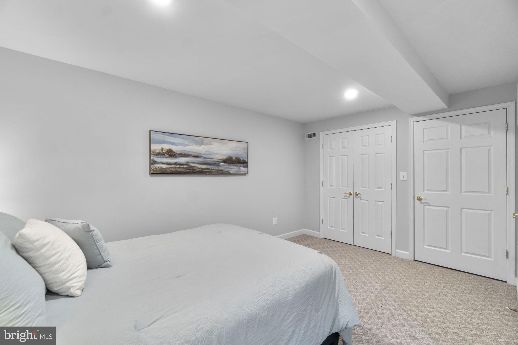 BURLEIGH MANOR - Residential