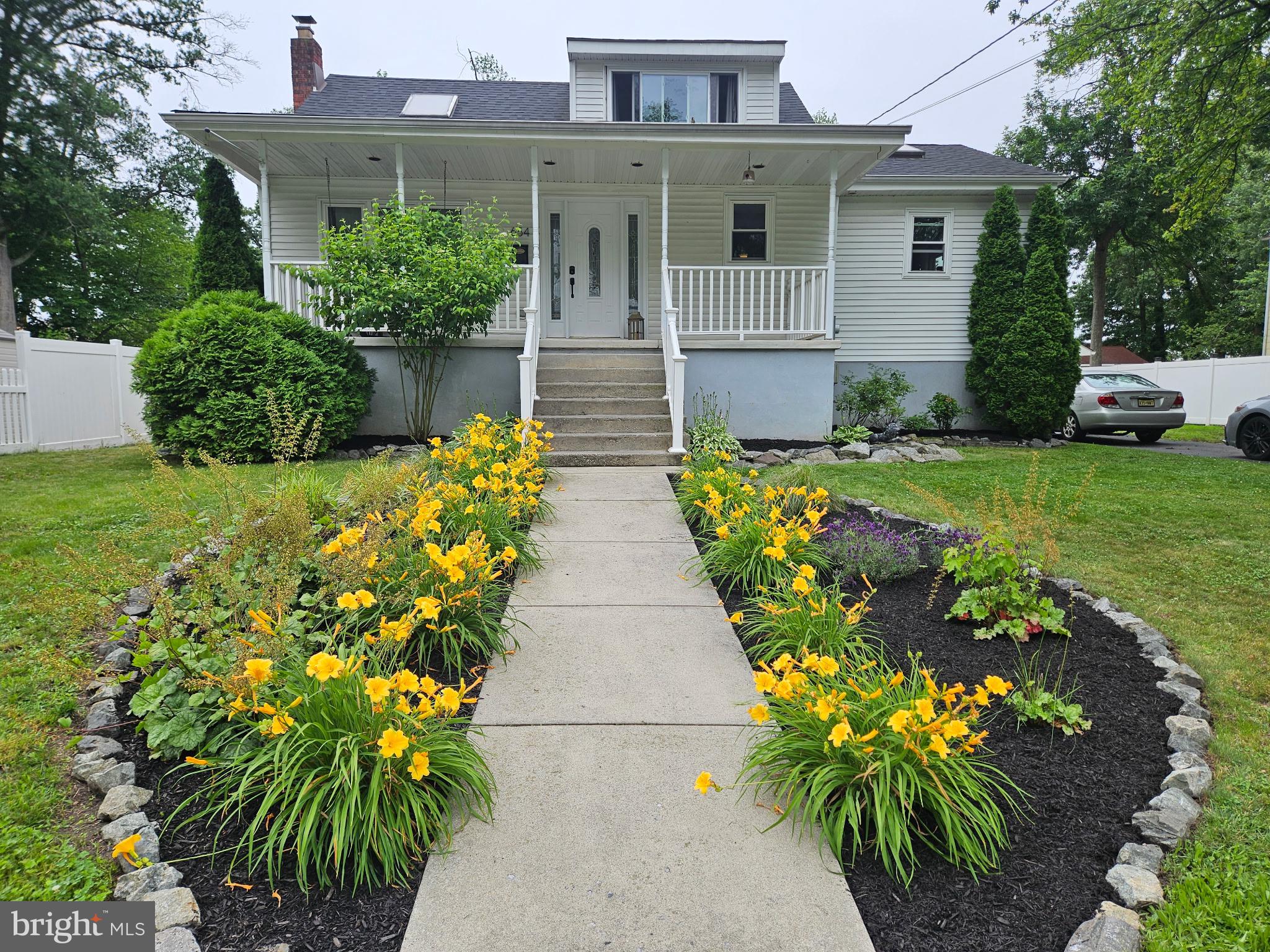 654 FRANCES AVENUE