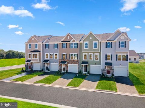 Townhouse For Sale - 103 Marlow Court<br/> WINCHESTER, VA 22602