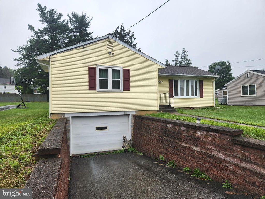 Photo of 1930 Manor Ridge Drive, LANCASTER, PA 17603 (MLS # PALA2072500)