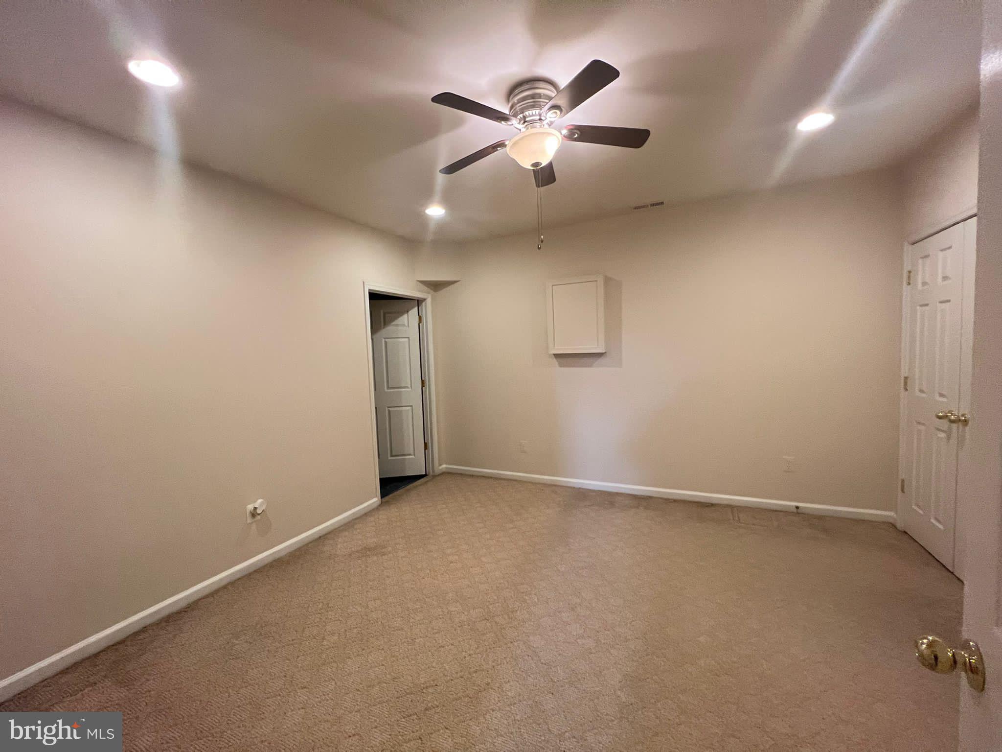 LOUDOUN VALLEY ESTATES - Residential Lease