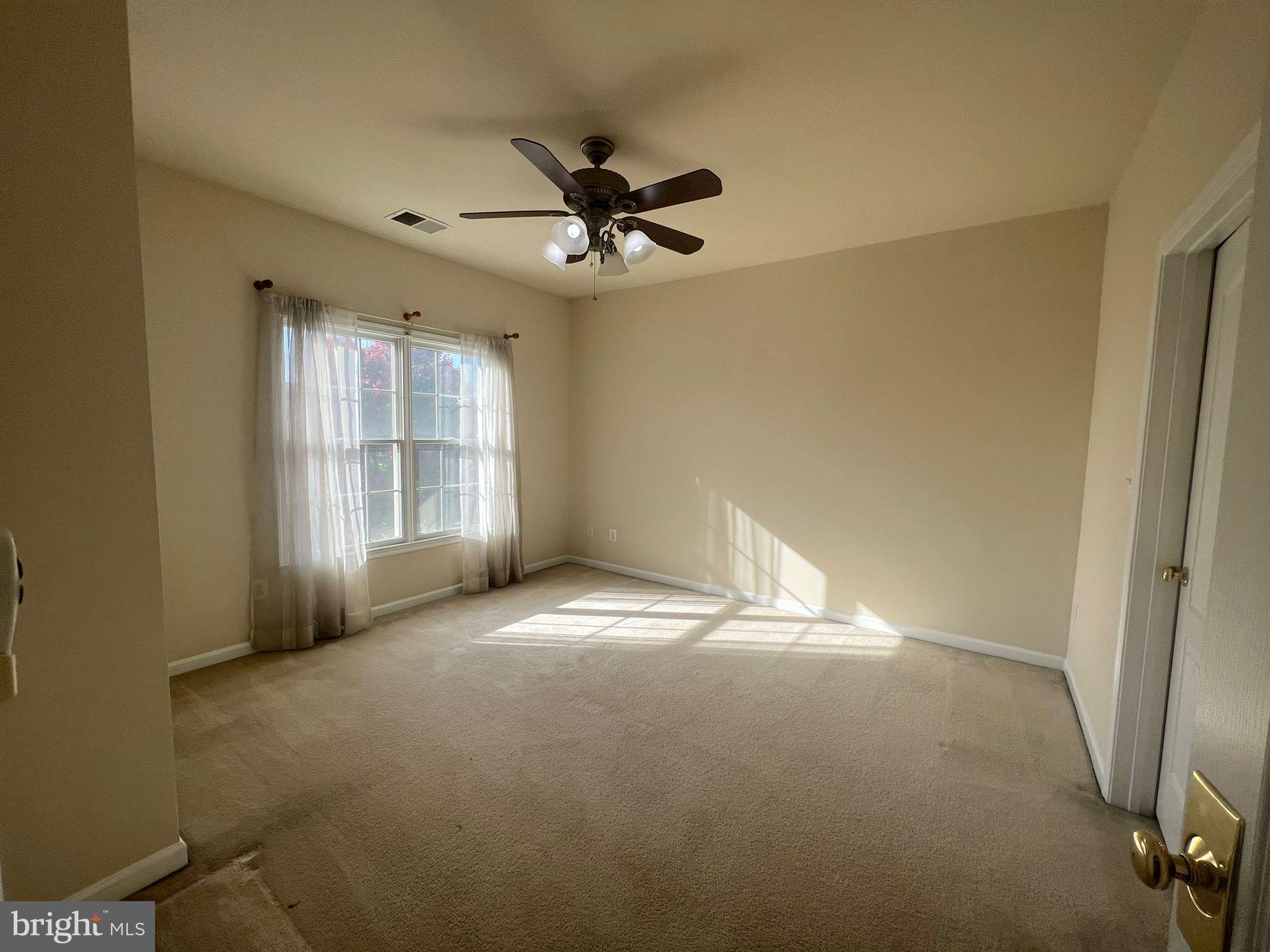 LOUDOUN VALLEY ESTATES - Residential Lease