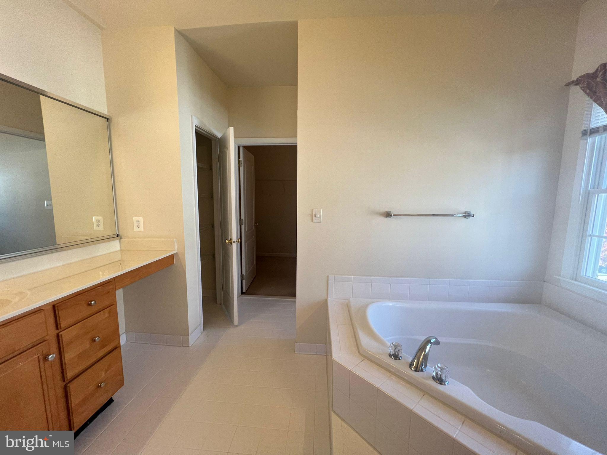 LOUDOUN VALLEY ESTATES - Residential Lease