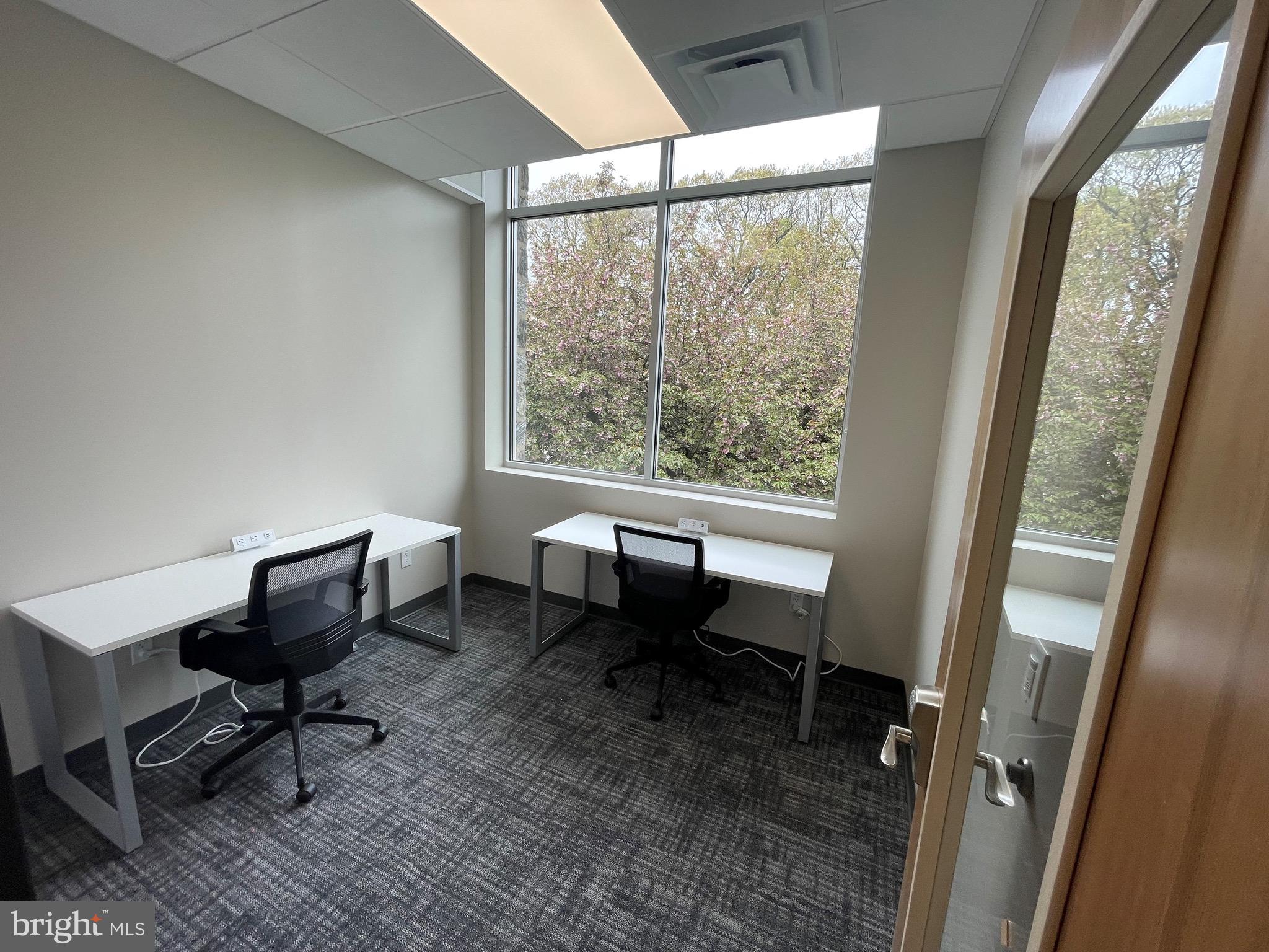 40 LLOYD AVENUE PRIVATE OFFICES