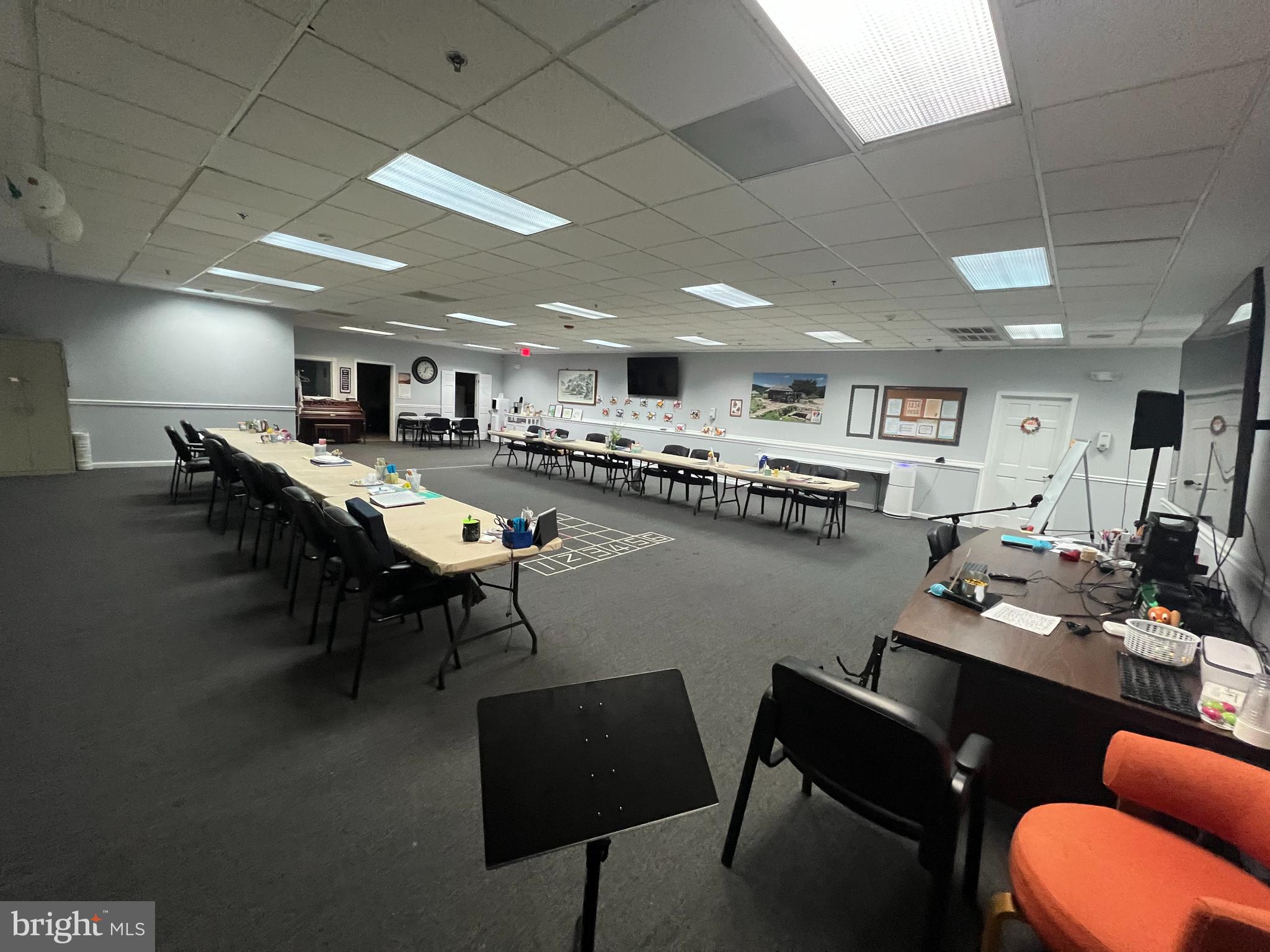 LAWNDALE - Commercial Sale