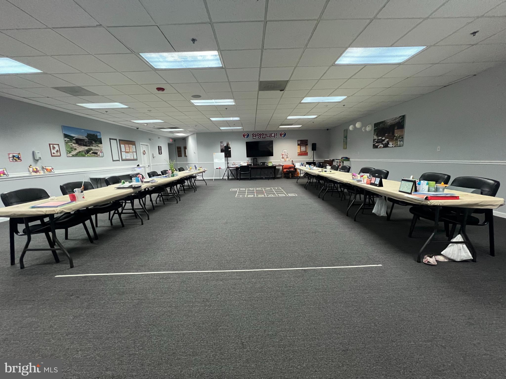 LAWNDALE - Commercial Sale