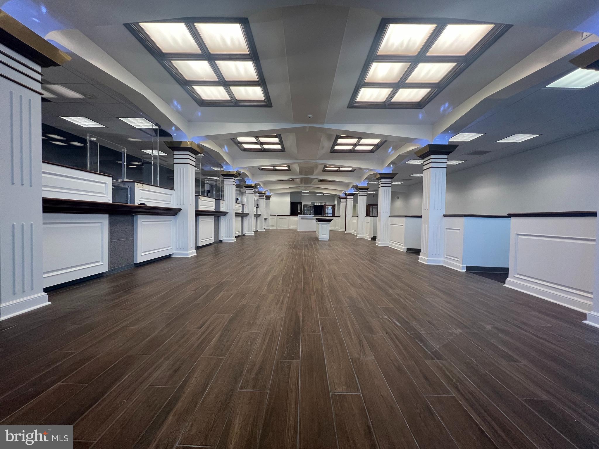 LAWNDALE - Commercial Sale