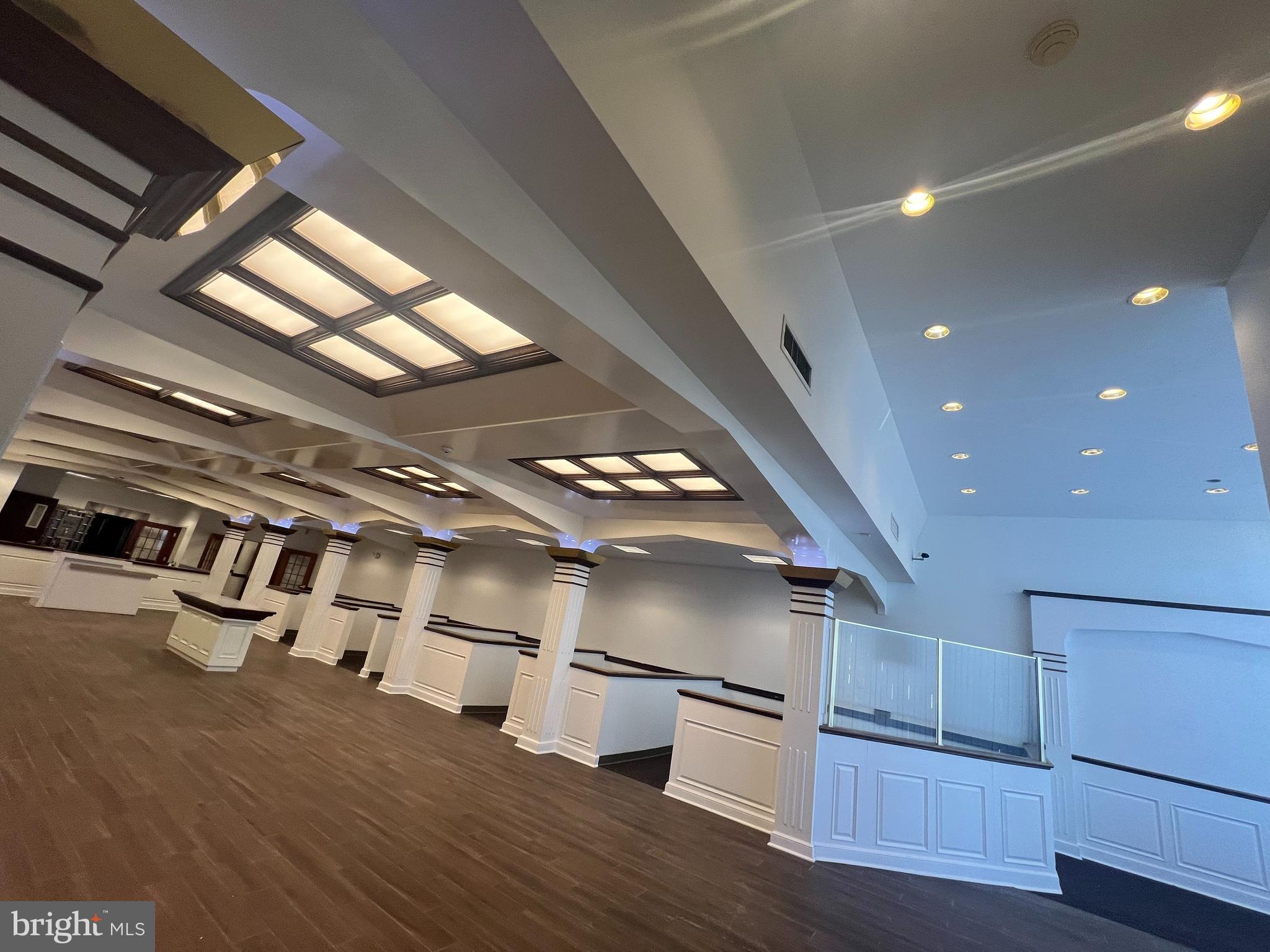 LAWNDALE - Commercial Sale