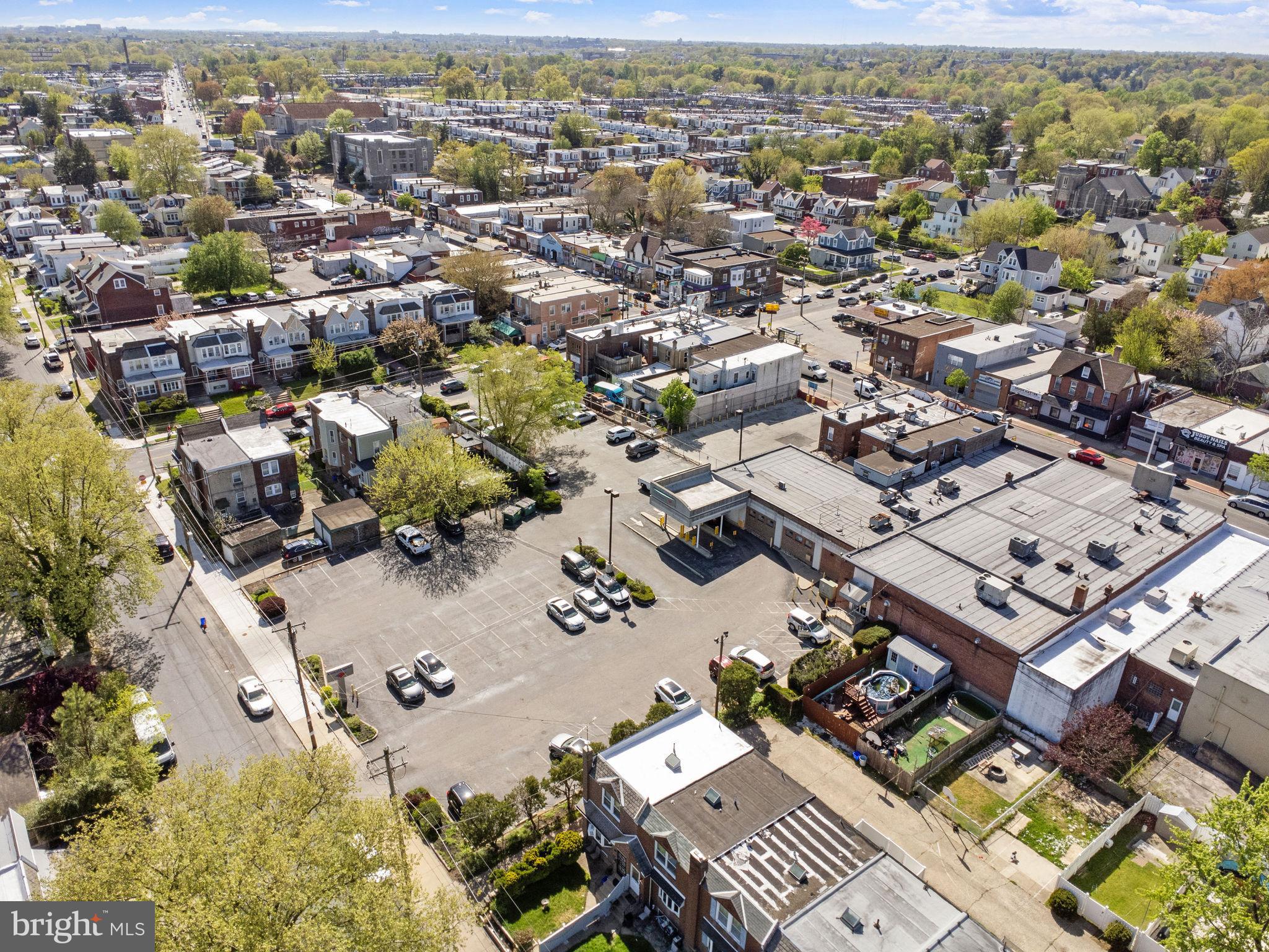 LAWNDALE - Commercial Sale