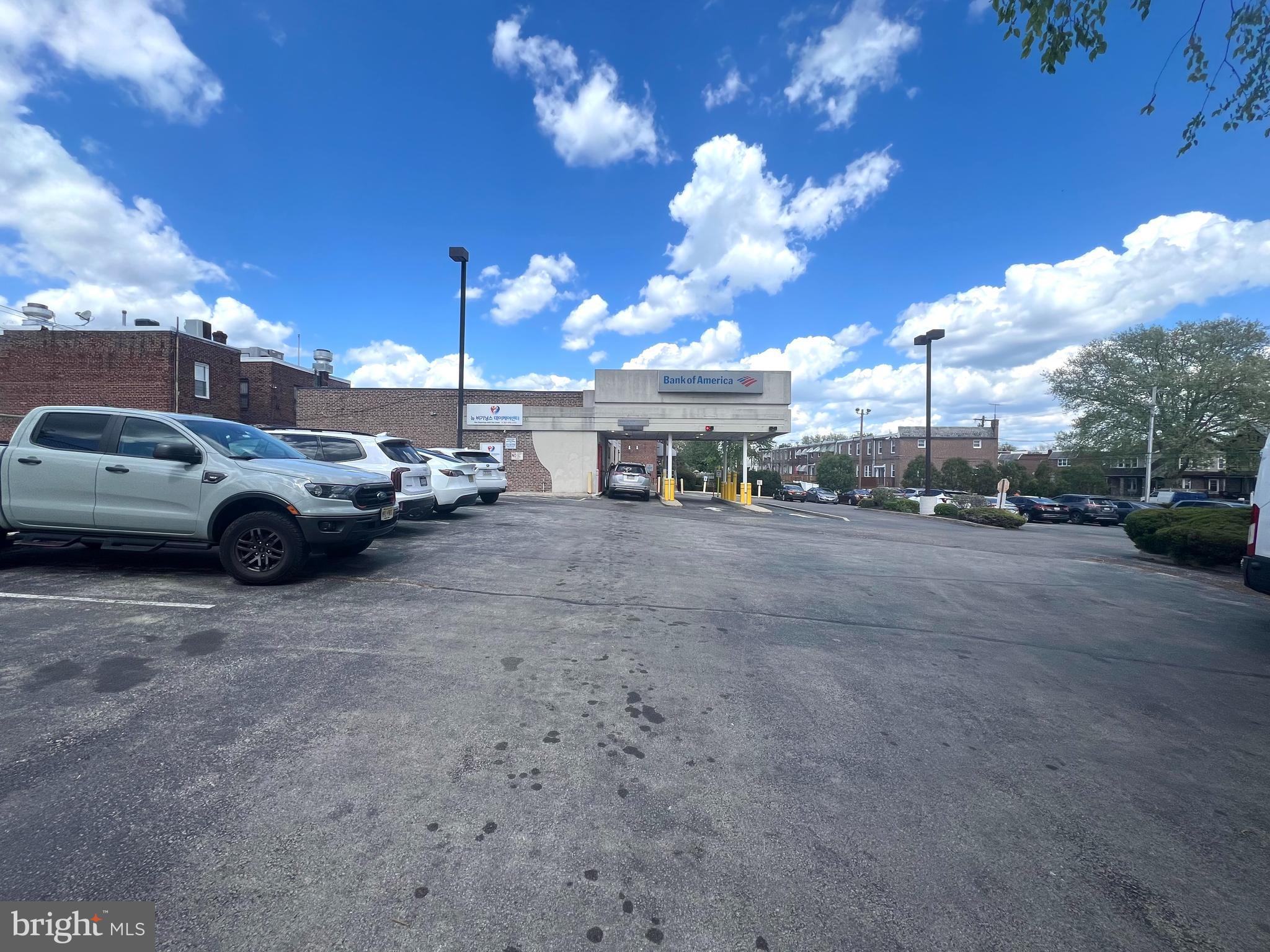 LAWNDALE - Commercial Sale