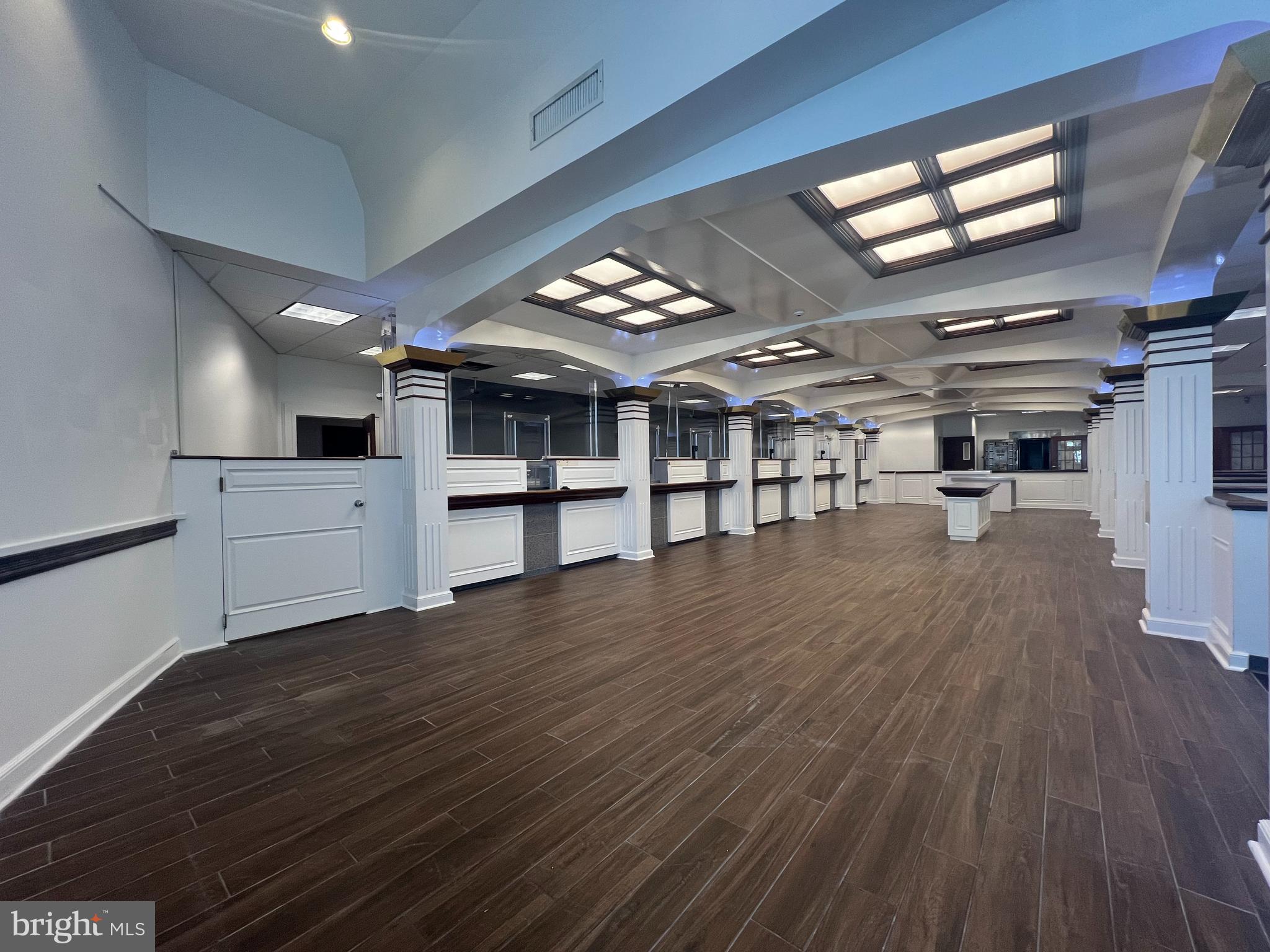 LAWNDALE - Commercial Sale