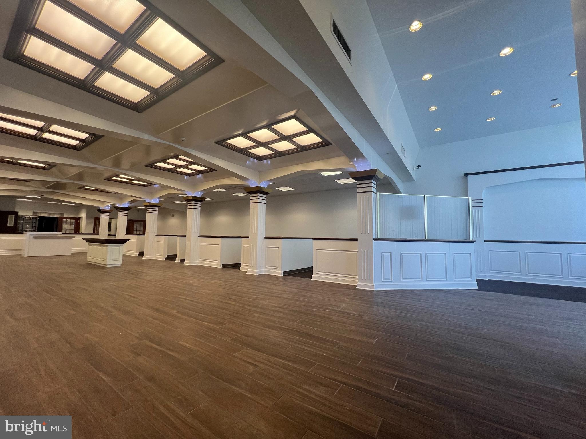 LAWNDALE - Commercial Sale