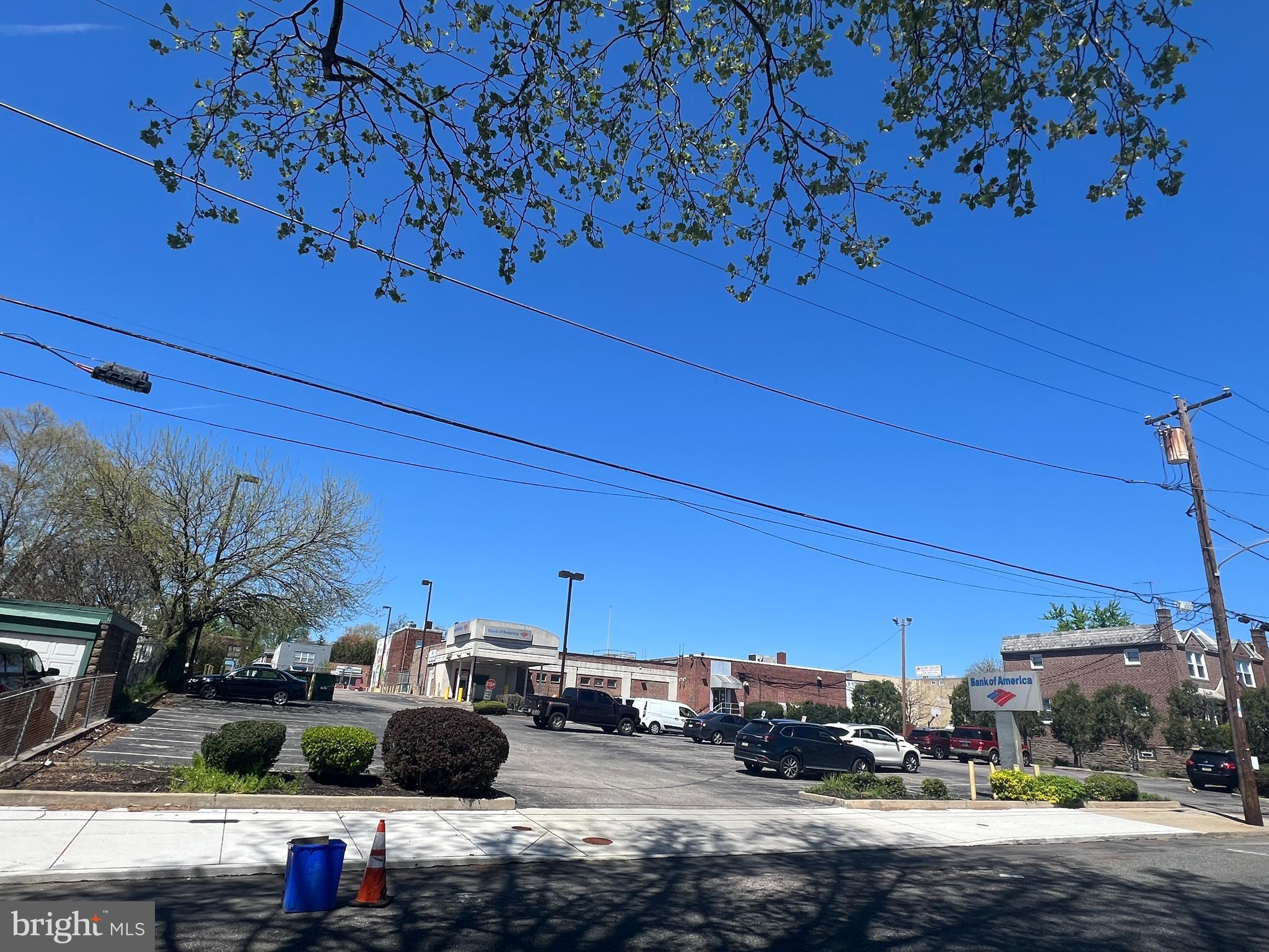 LAWNDALE - Commercial Sale