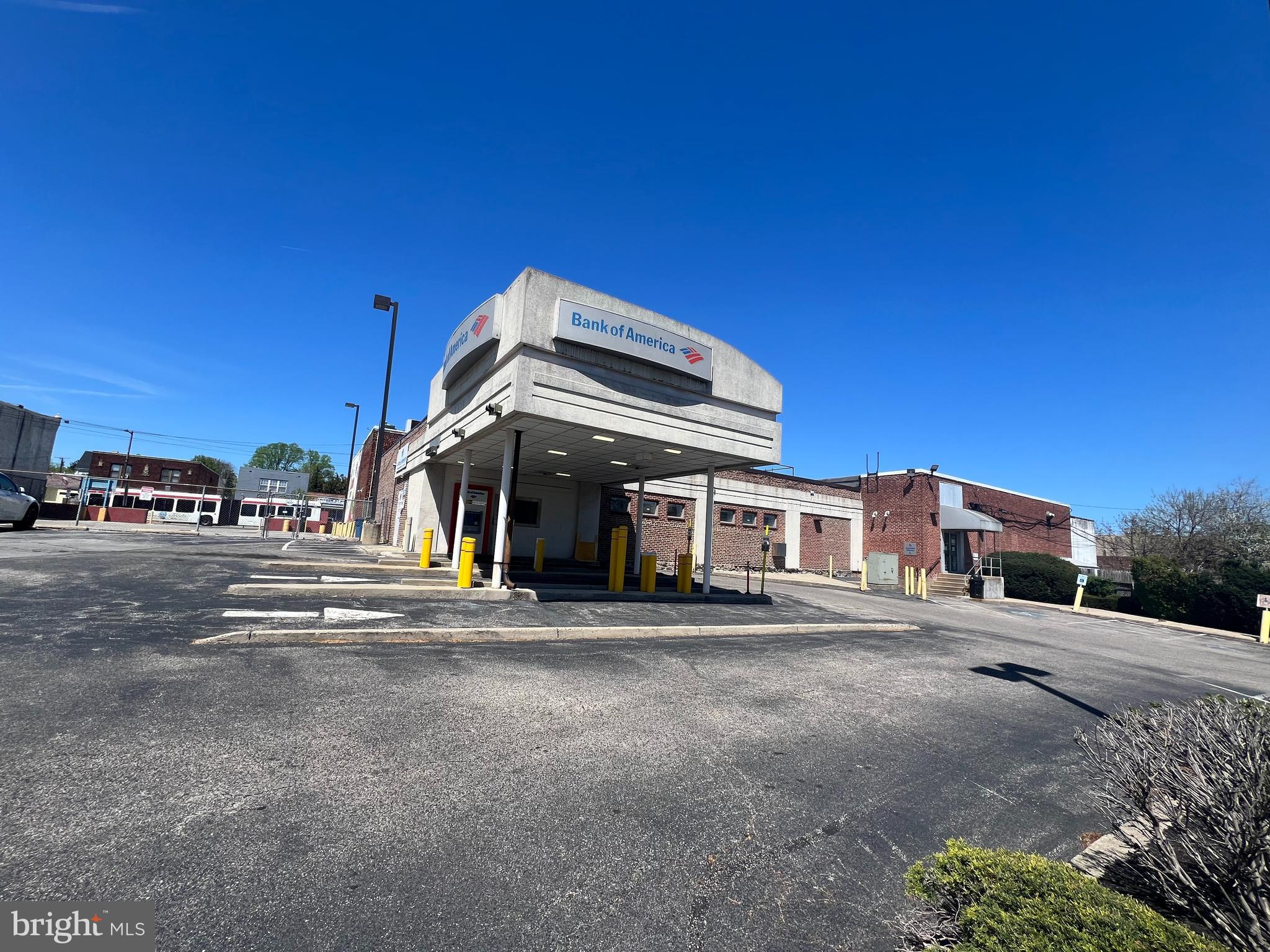 LAWNDALE - Commercial Sale