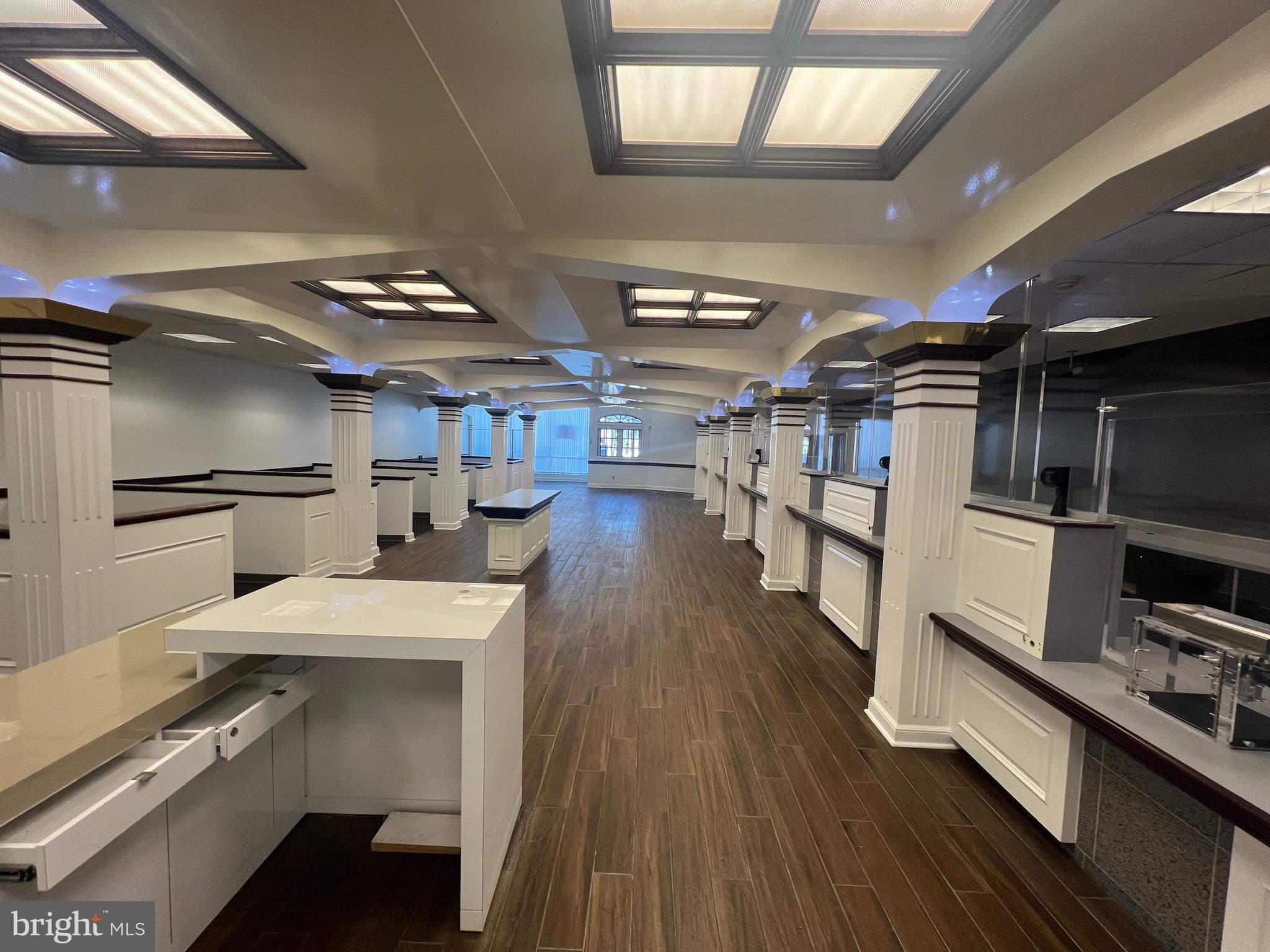 LAWNDALE - Commercial Sale