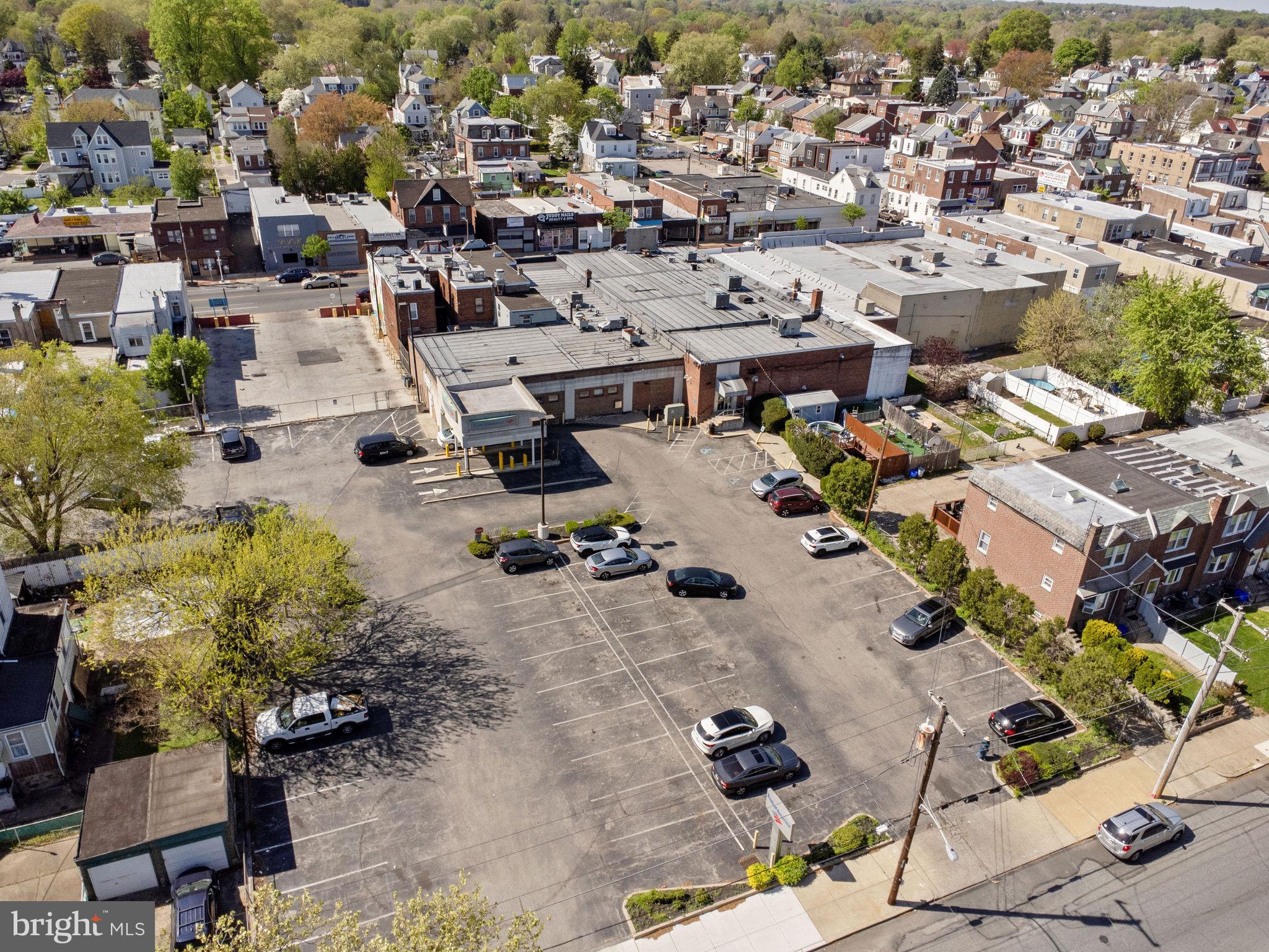 LAWNDALE - Commercial Sale