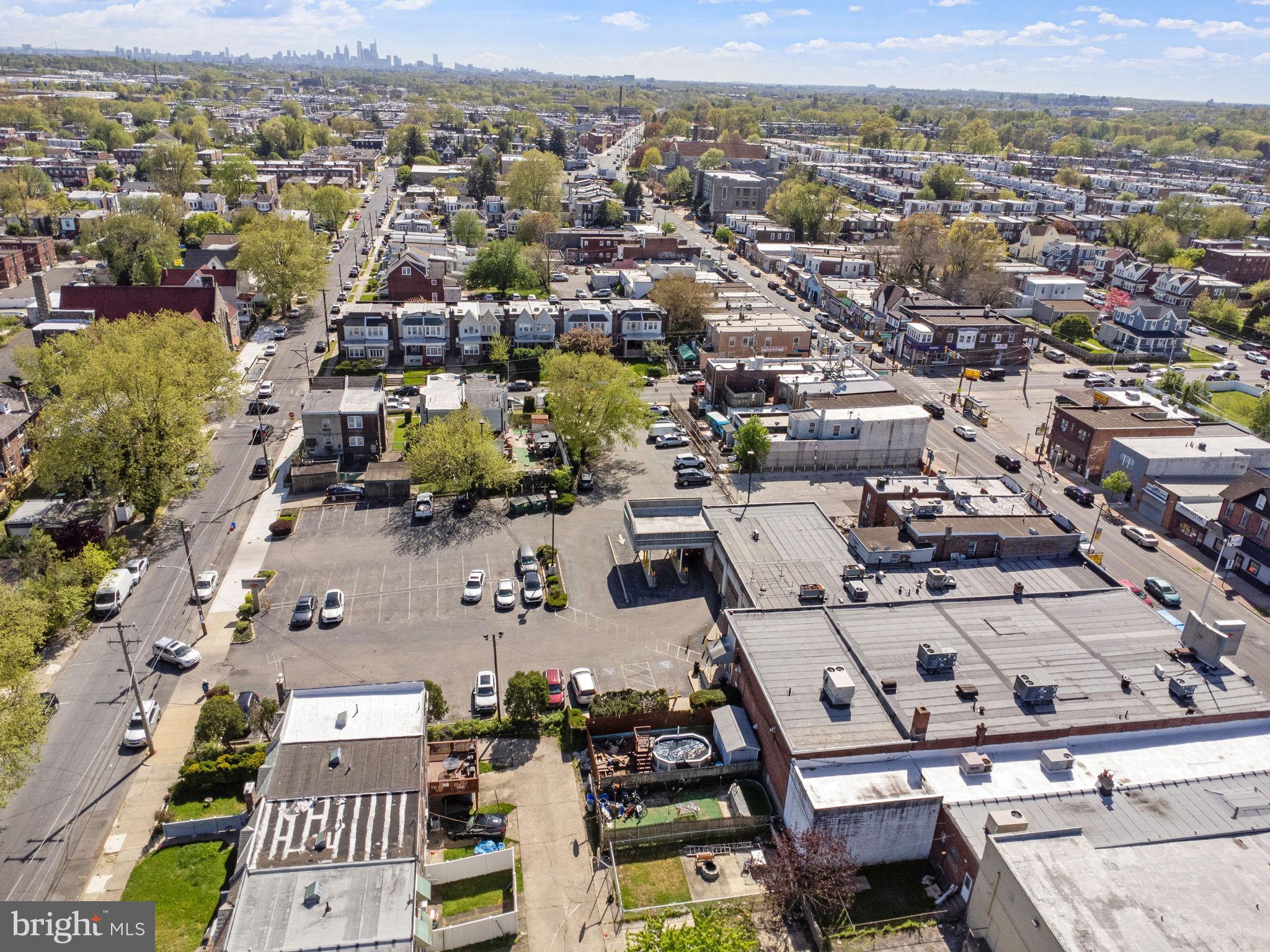 LAWNDALE - Commercial Sale