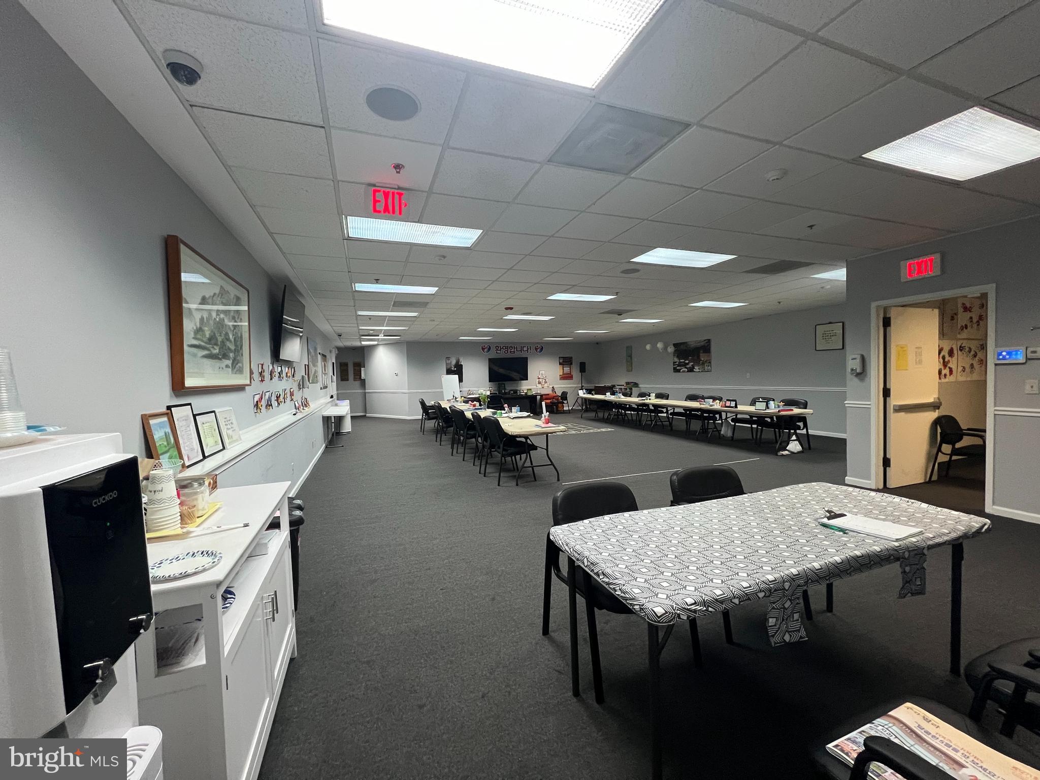 LAWNDALE - Commercial Sale