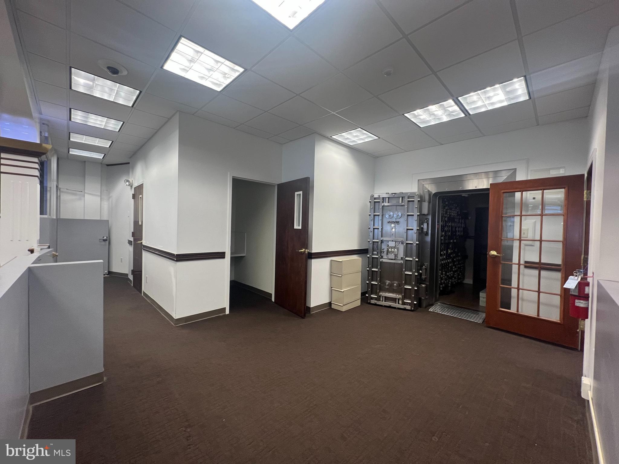 LAWNDALE - Commercial Sale