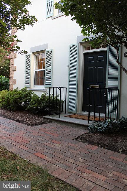 WATERGATE OF ALEXANDRIA - Residential Lease