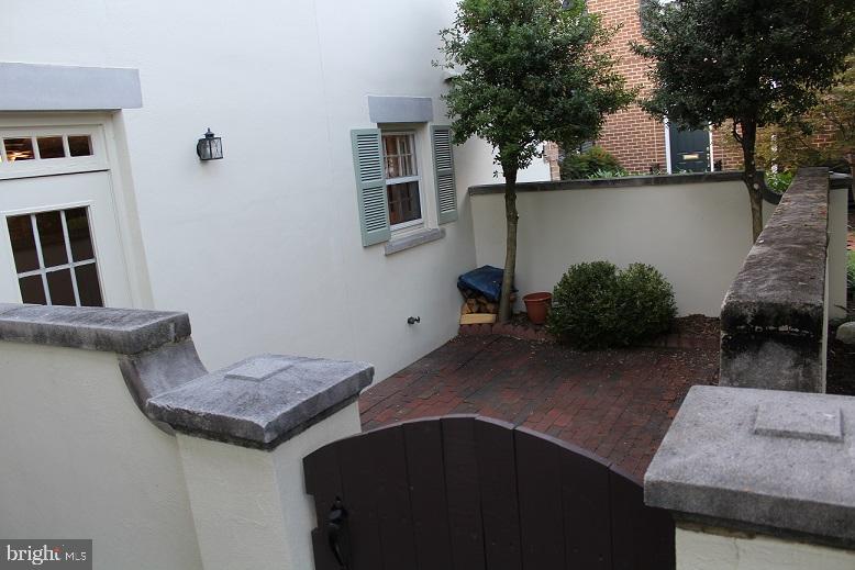 WATERGATE OF ALEXANDRIA - Residential Lease