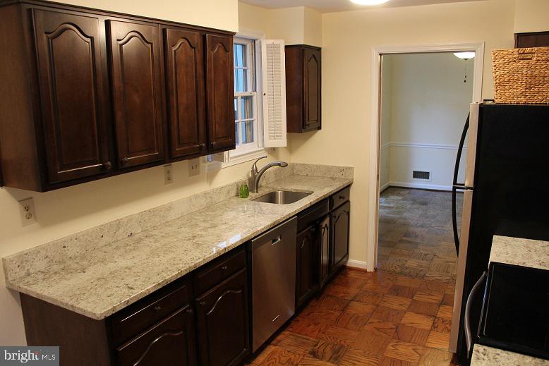 WATERGATE OF ALEXANDRIA - Residential Lease