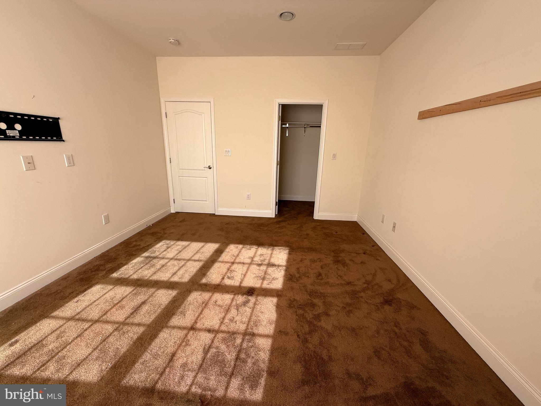 NEWTOWN WALK - Residential