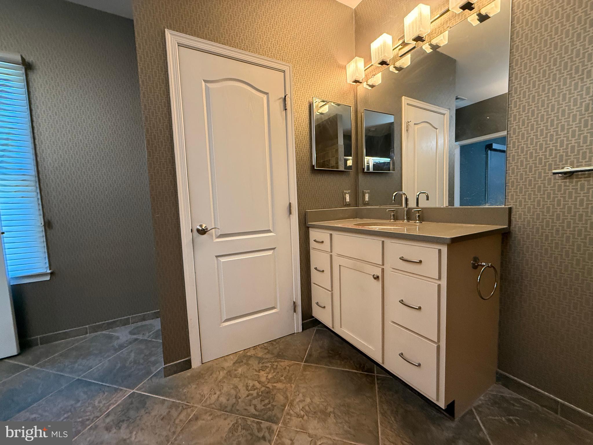 NEWTOWN WALK - Residential