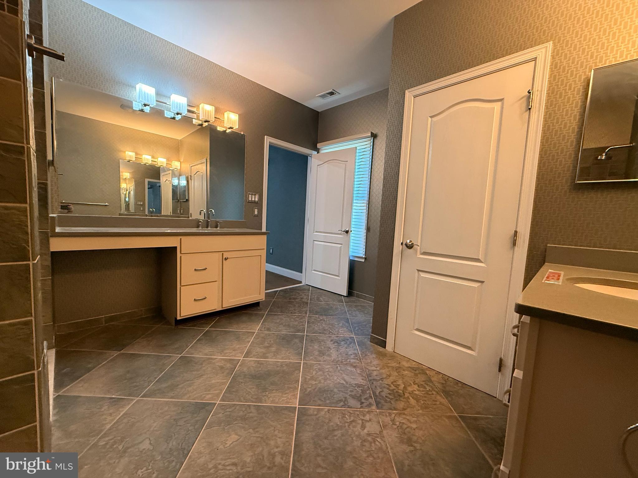 NEWTOWN WALK - Residential