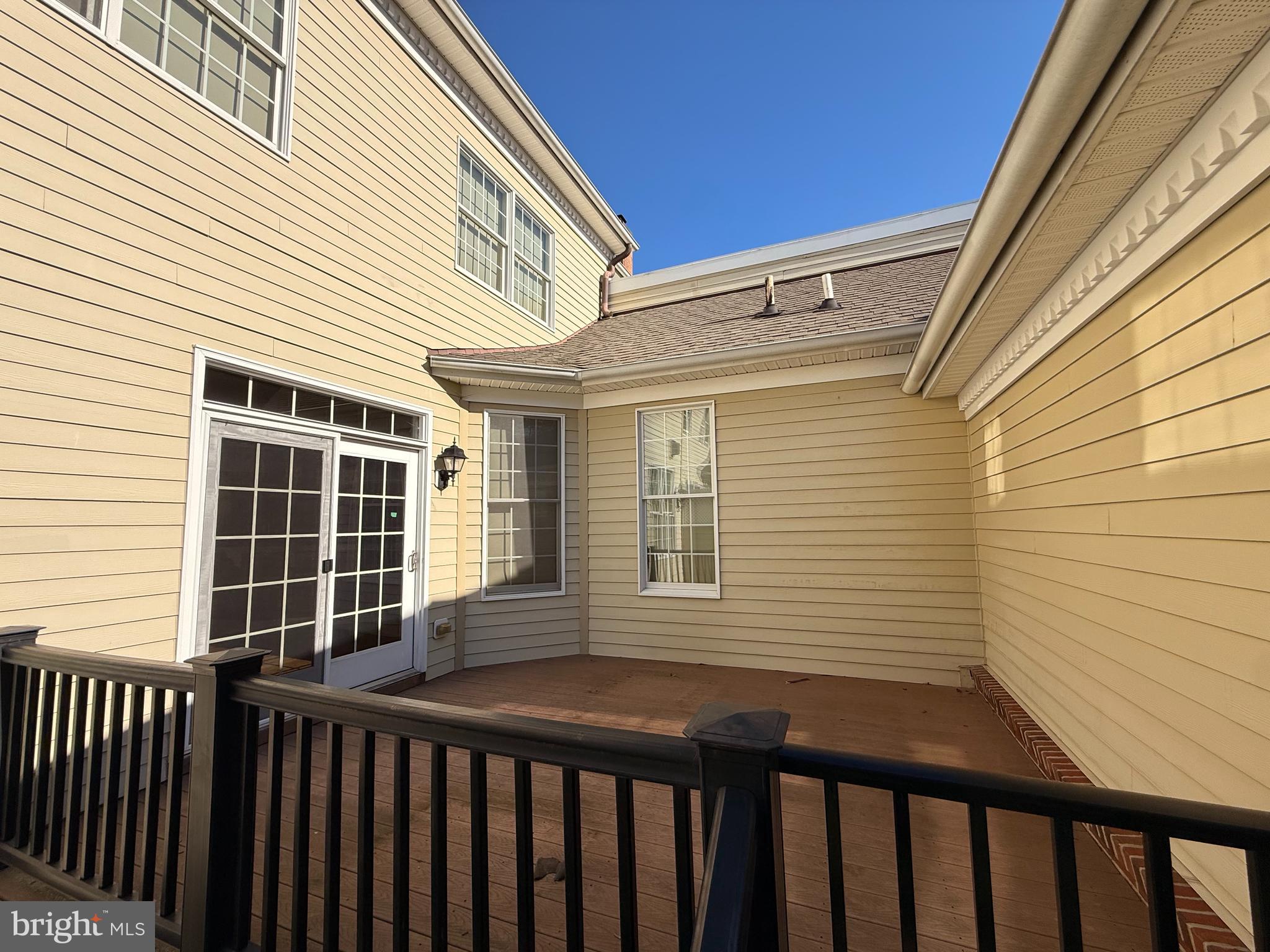 NEWTOWN WALK - Residential