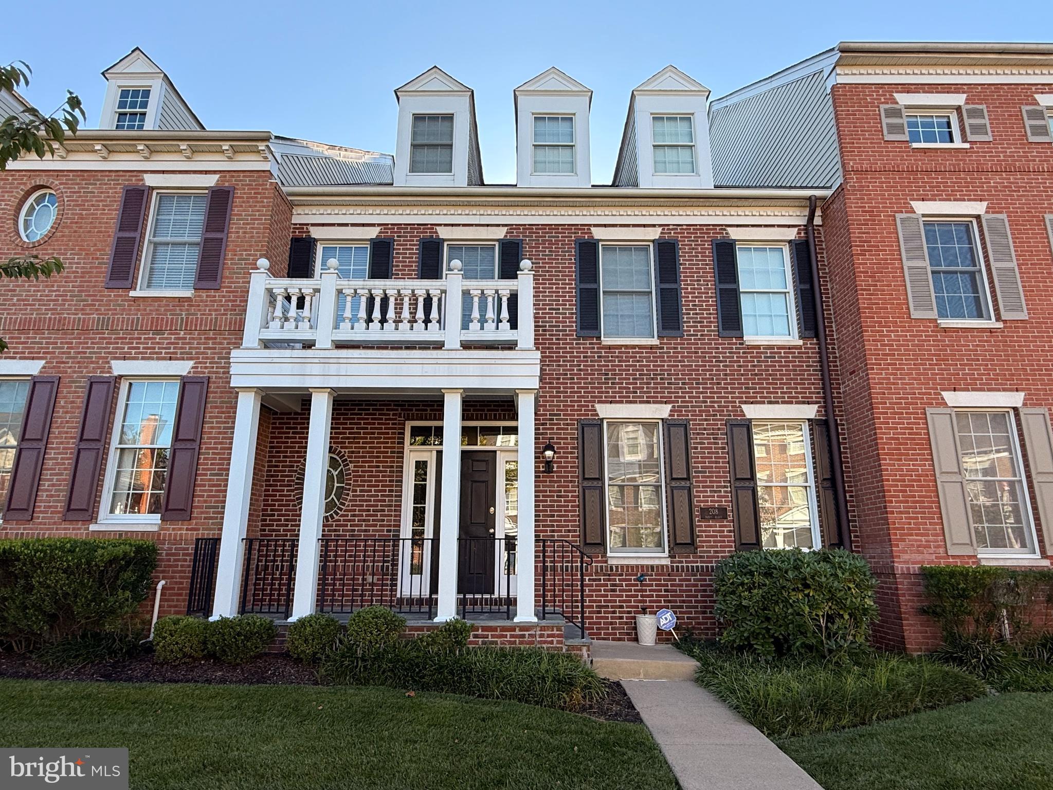 NEWTOWN WALK - Residential