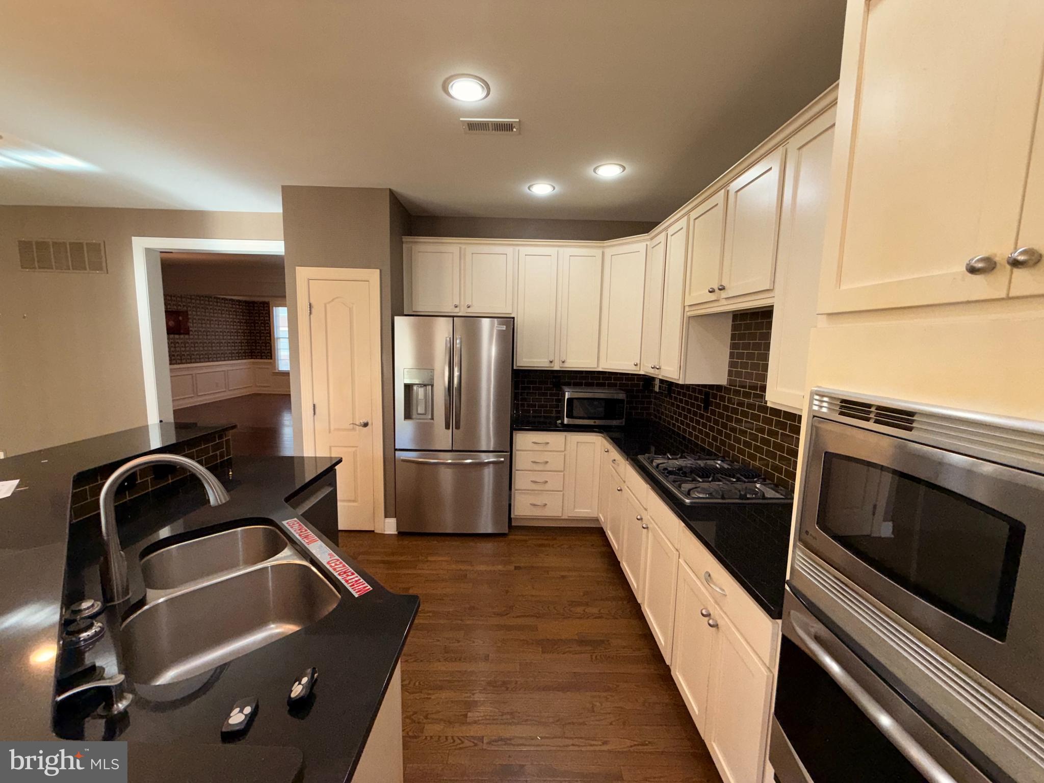 NEWTOWN WALK - Residential