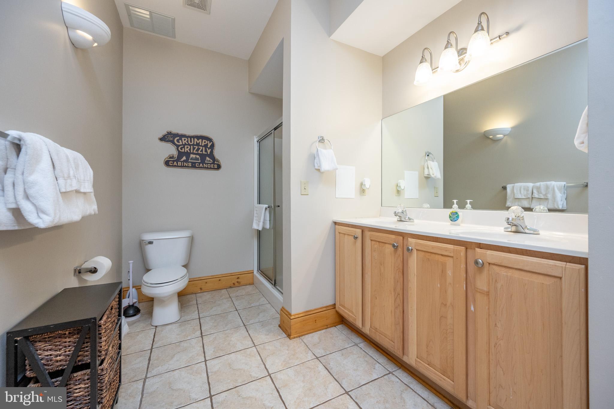 PARADISE POINT - Residential