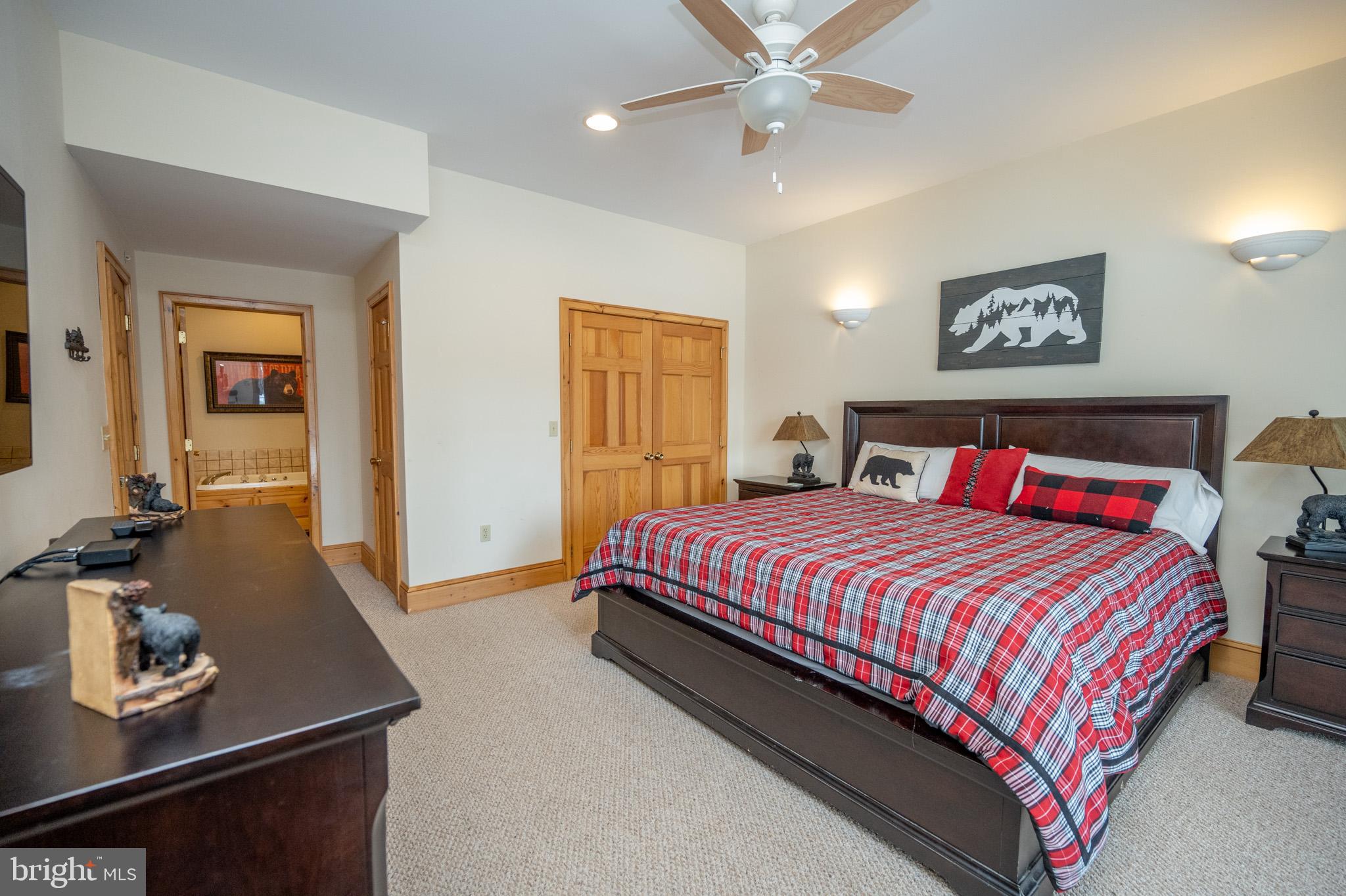 PARADISE POINT - Residential