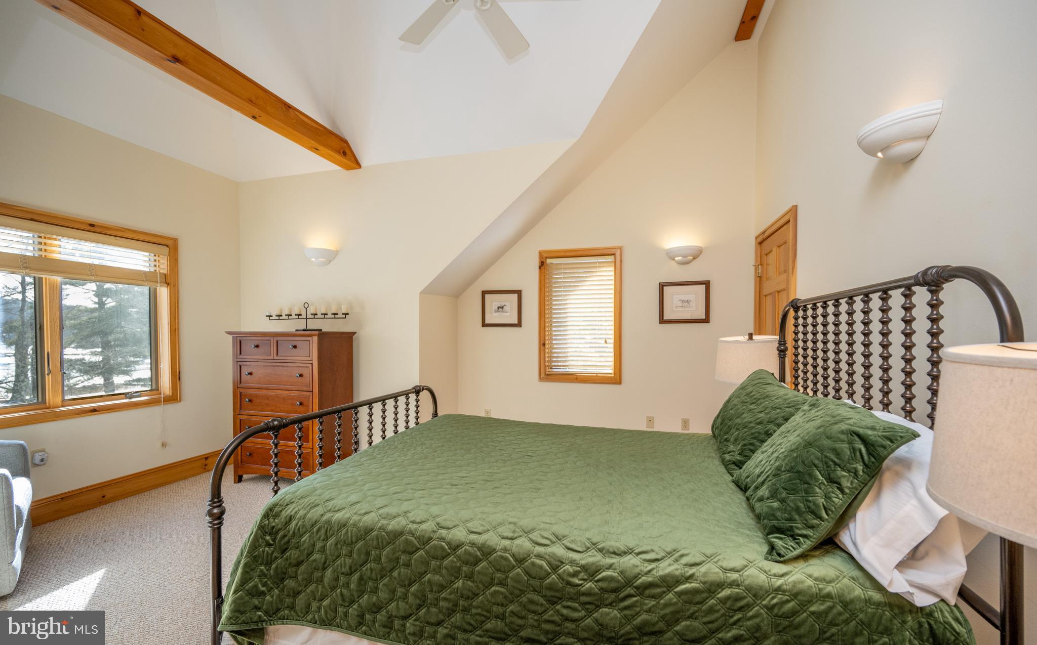 PARADISE POINT - Residential