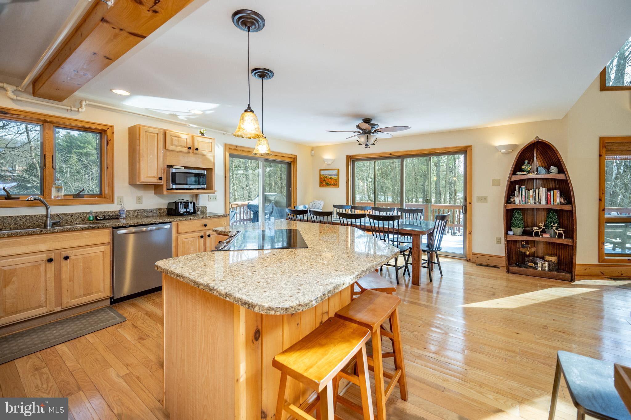 PARADISE POINT - Residential