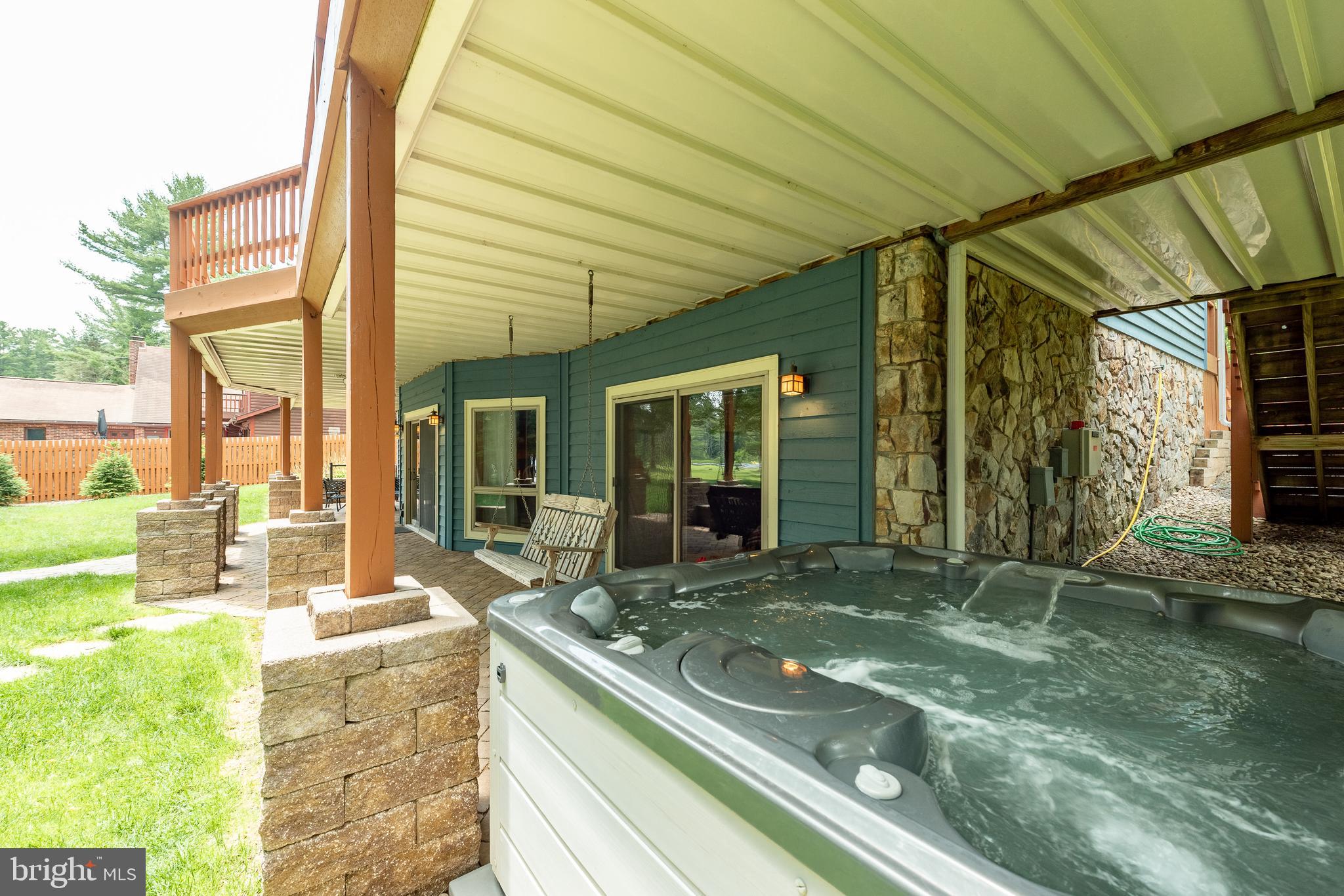 PARADISE POINT - Residential